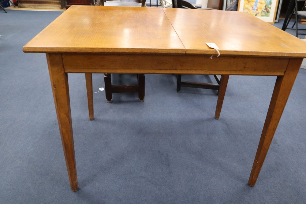 A Heals oak extending dining table, 107 x 78cm